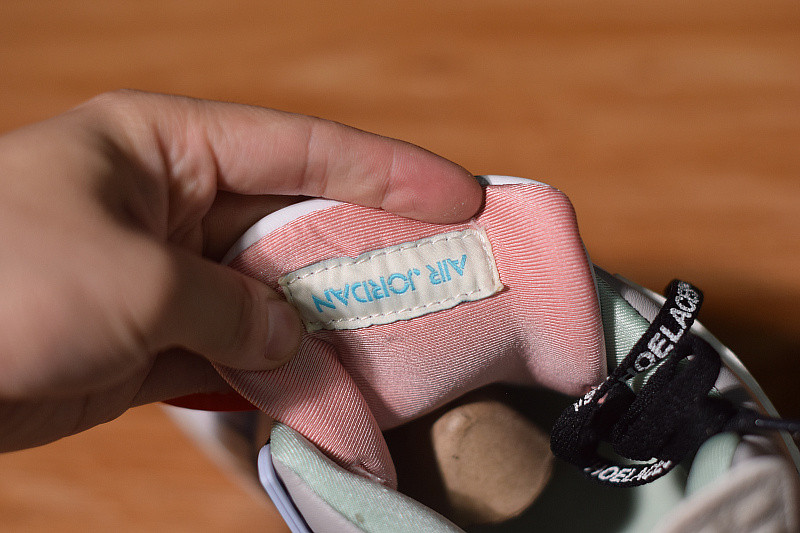 AIR JORDAN 4 RETRO “ENCORE” HAN YUBAI/LIGHT BEIGE/GREY 930115-001