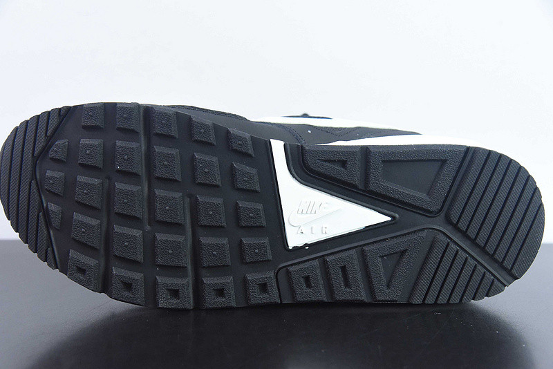 Nike Air Max IVO