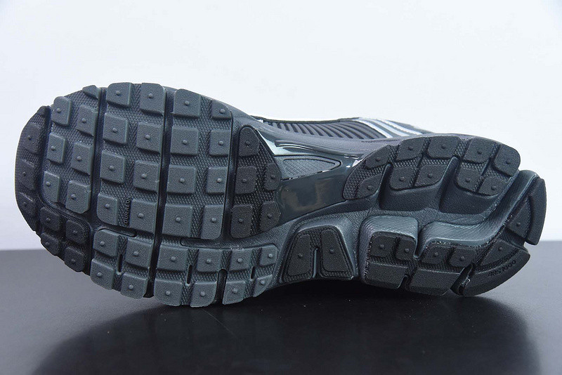 Nike Air Zoom Vomero 5