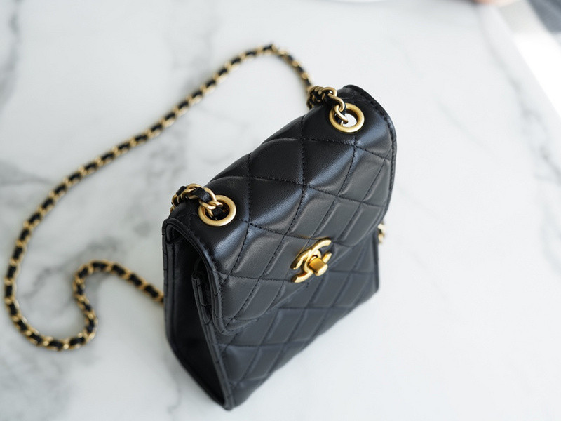 Ch*el purse