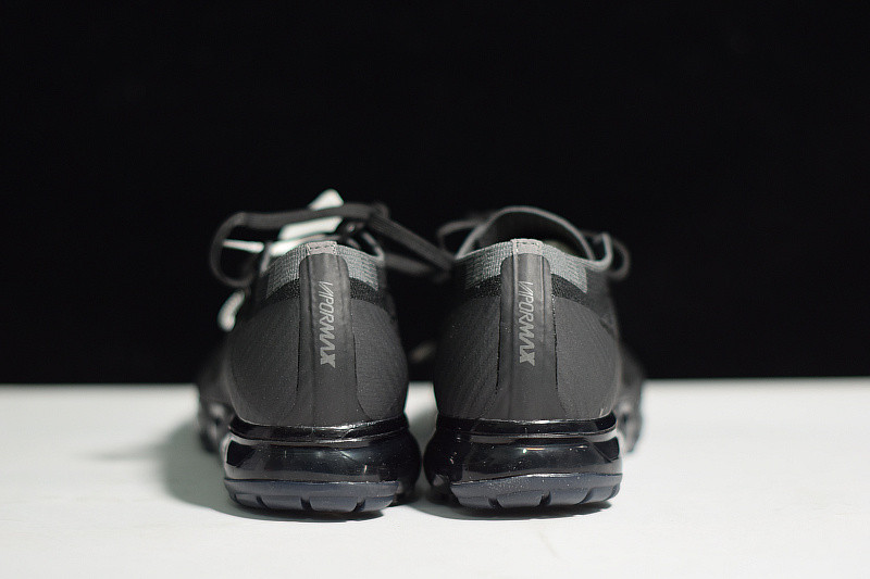 NIKE AIR VAPORMAX