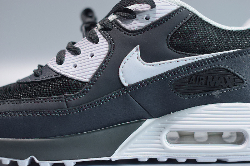 NIKE AIR MAX 90 BLACK WHITE 537384-089