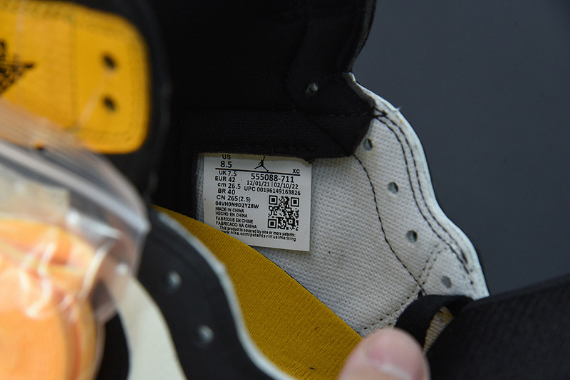 AIR JORDAN 1 HIGH OG “YELLOW TOE” 555088-711