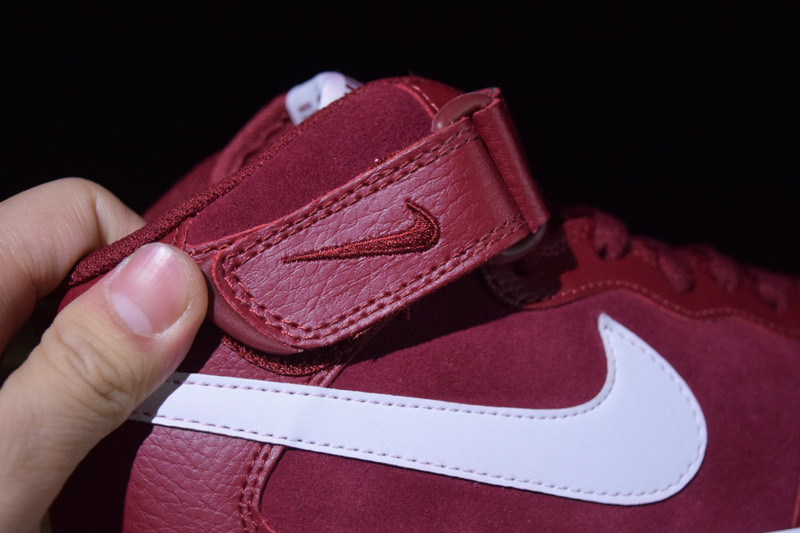 NIKE AIR FORCE 1 MID