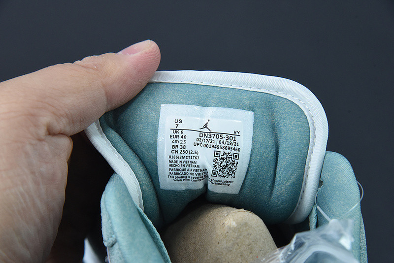 AIR JORDAN 1 LOW “NEW EMERALD” DN3705-301