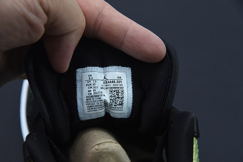 AIR JORDAN 1 LOW "VIVID GREEN SNAKESKIN