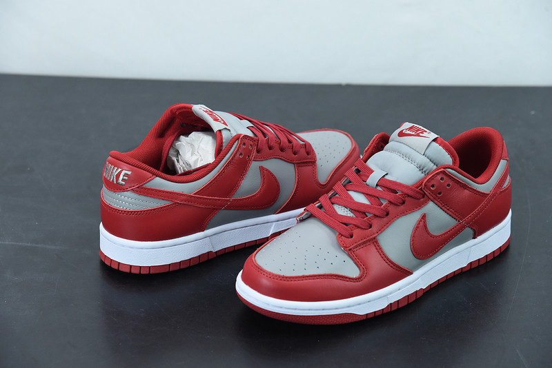 NIKE SB DUNK LOW