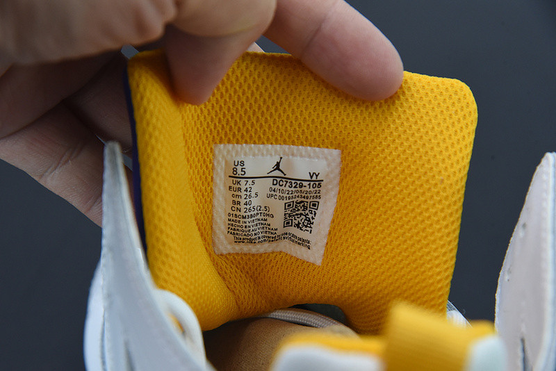 AIR JORDAN FLIGHT CLUB 91 LAKERS DC7329-105