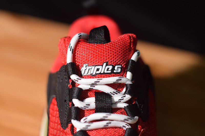 BC TRIPLE S TRAINER 483513 W06E1 1006