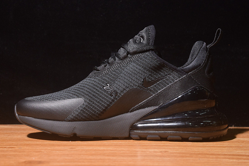 NIKE AIR MAX 270