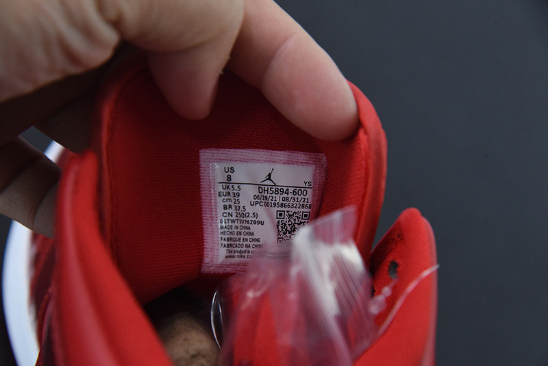 WMNS AIR JORDAN 1 MID SE