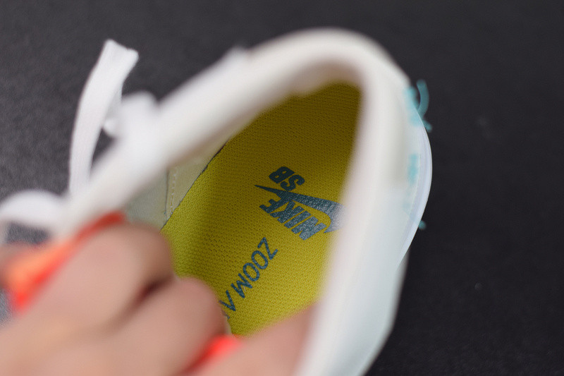 NIKE SB ZOOM BLAZER MID EDGE CI3833-101