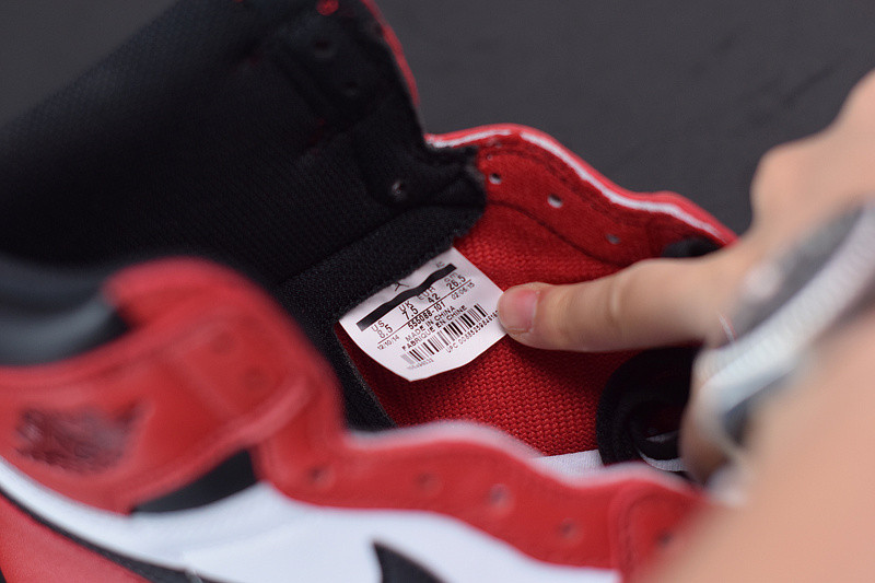 AIR JORDAN 1 RETRO HIGH OG "CHICAGO" 2015 555088-101