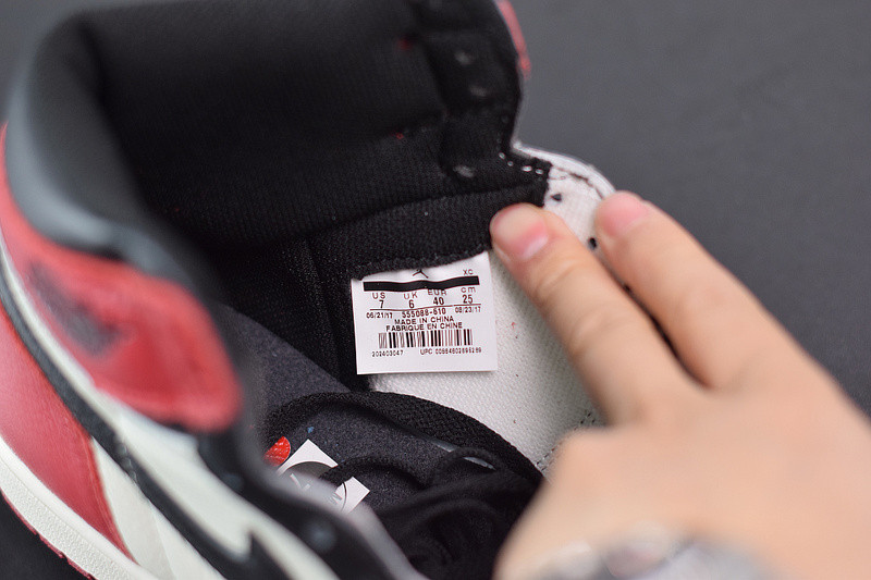 AIR JORDAN 1 RETRO HIGH OG "BRED TOE" 555088-610