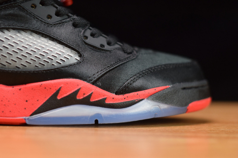 AIR JORDAN 5 RETRO "SATIN BRED" 136027-006