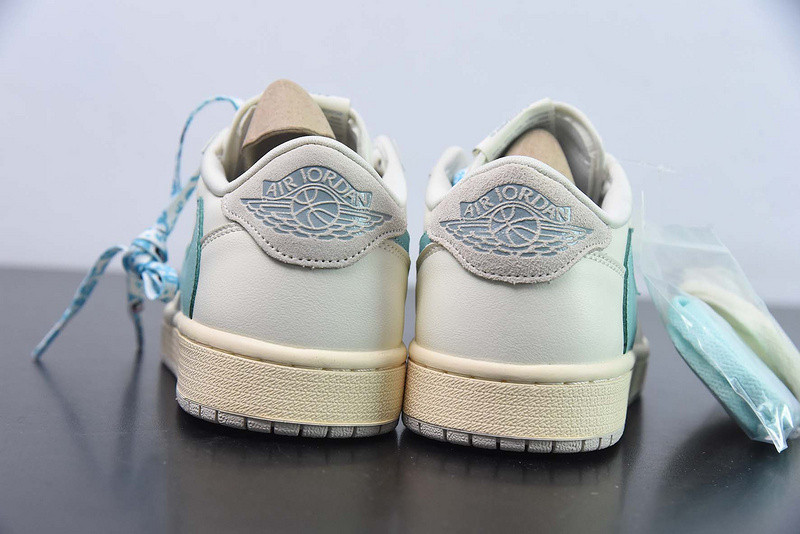 TRAVIS SCOTT X AIR JORDAN 1 LOW