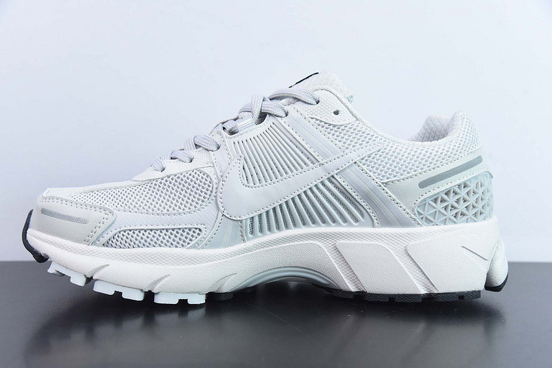 Nike Air Zoom Vomero 5