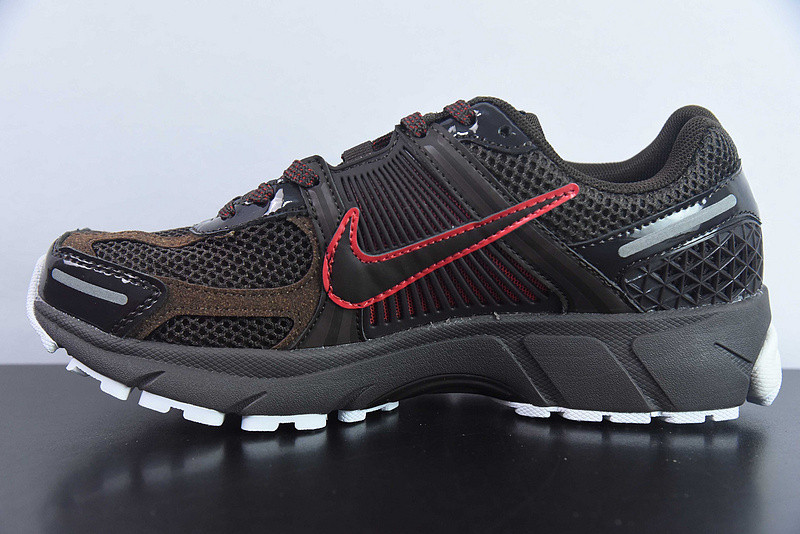 Nike Air Zoom Vomero 5