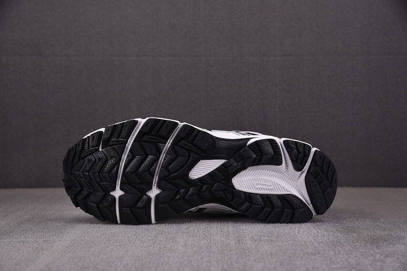 ASICS Gel‑kahana 8 White/Black 1011B133‑100