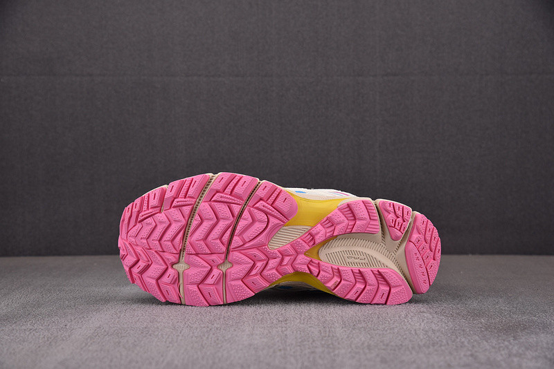 ASICS Gel‑Kahana 8 Beige/Pink 1012A978‑100