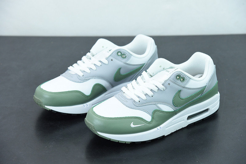 NIKE AIR MAX 1 PREMIUM