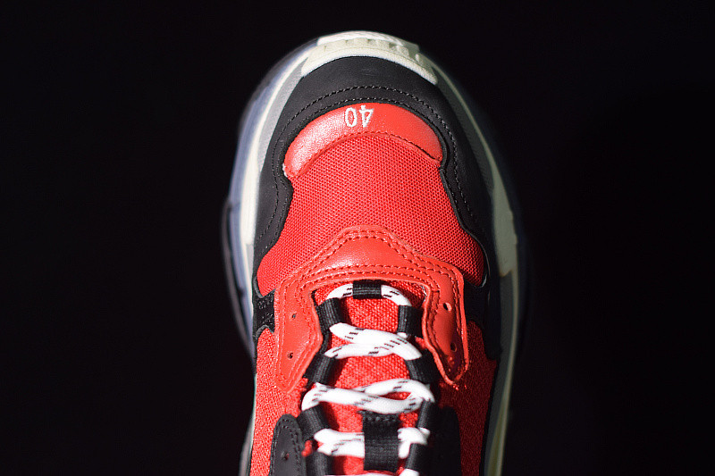 BC TRIPLE S TRAINER 483513 W06E1 1006
