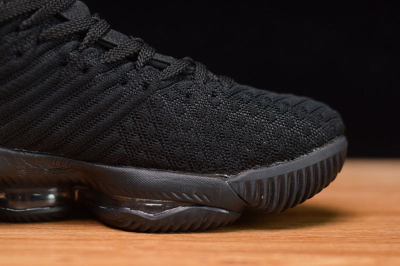 NIKE LEBRON 16 DRESSED FOR A KING BQ5970-007