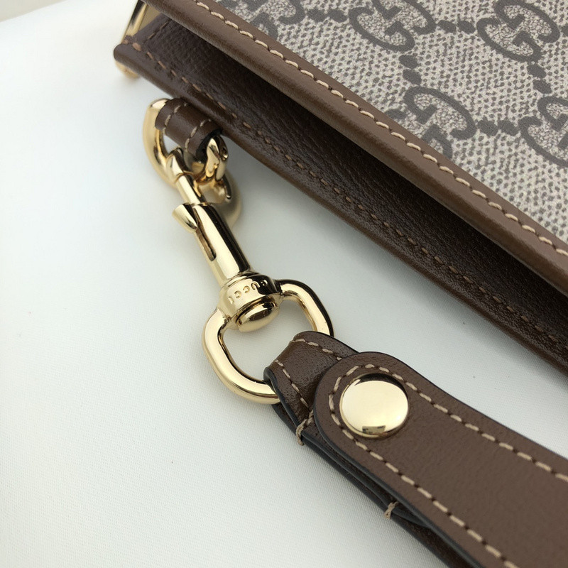 G*u*i clutch bag