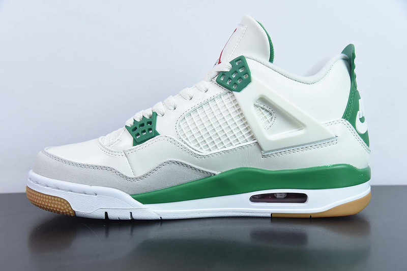 NIKE SB X AIR JORDAN 4 RETRO