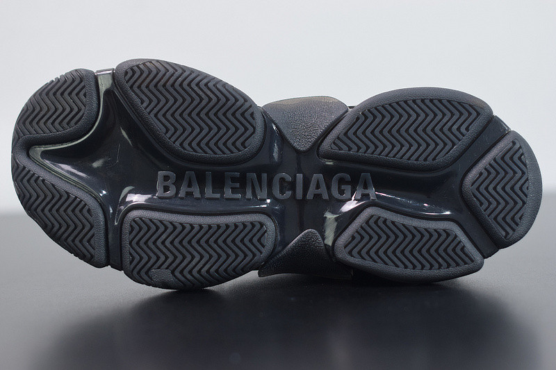 BC TRIPLE S TRAINER  524039 W06E1 2021
