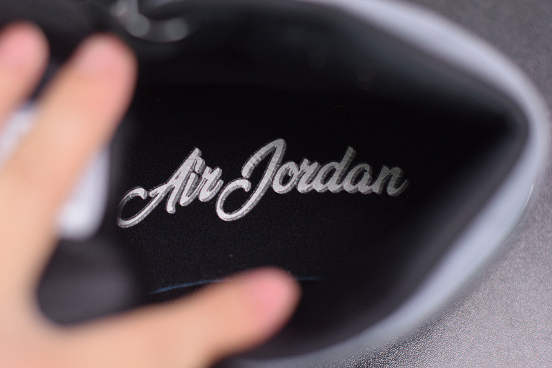 AIR JORDAN 1 MID SATIN GREY TOE 852542-011