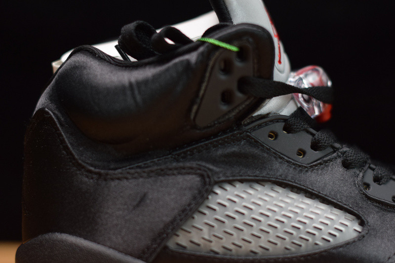 AIR JORDAN 5 RETRO "SATIN BRED" 136027-006