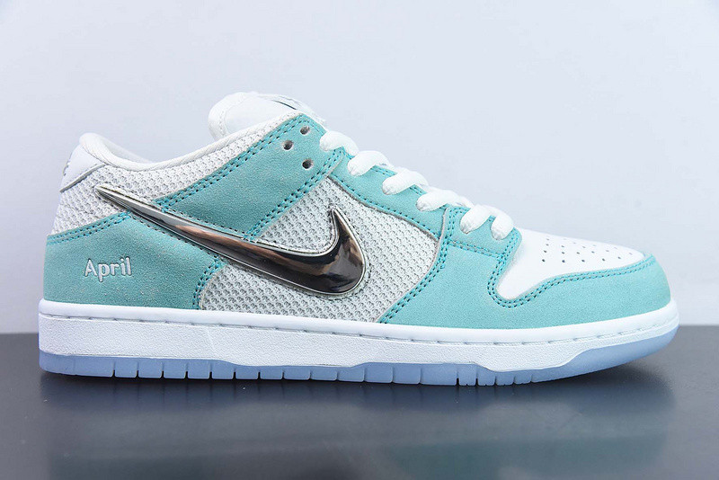 Nike SB Dunk Low FD2562-400