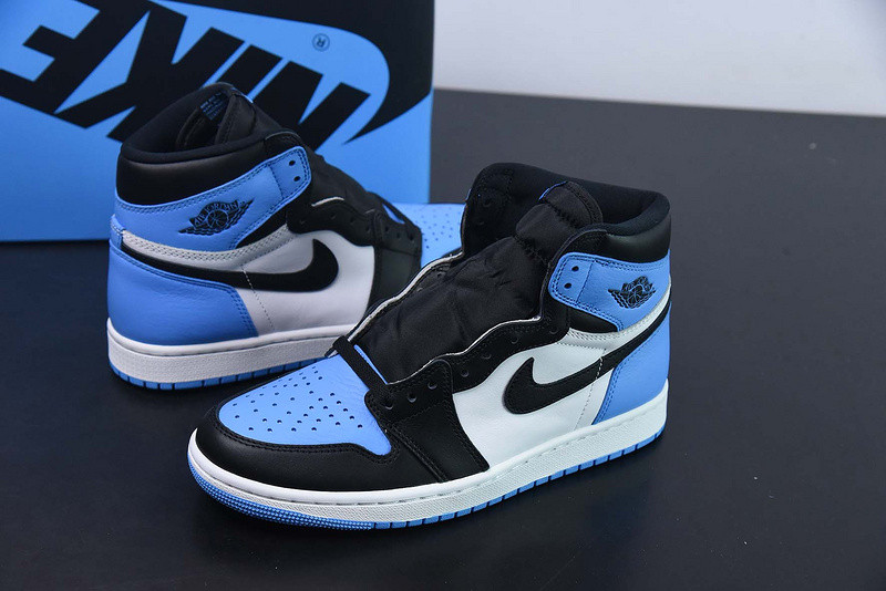 AIR JORDAN 1 HIGH OG “UNIVERSITY BLUE” DZ5485-400