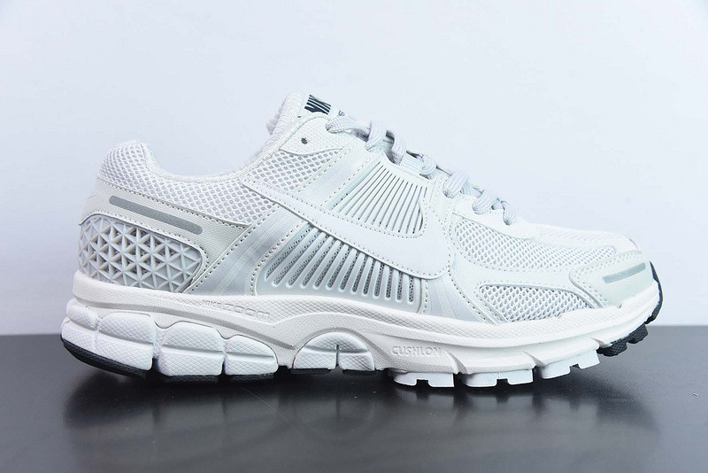 Nike Air Zoom Vomero 5