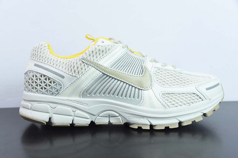 Nike Zoom Vomero 5 "Light Bone" FJ7694-020