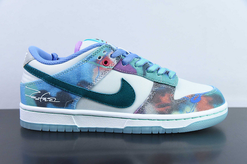Futura Laboratories x Nike Dunk Low SB