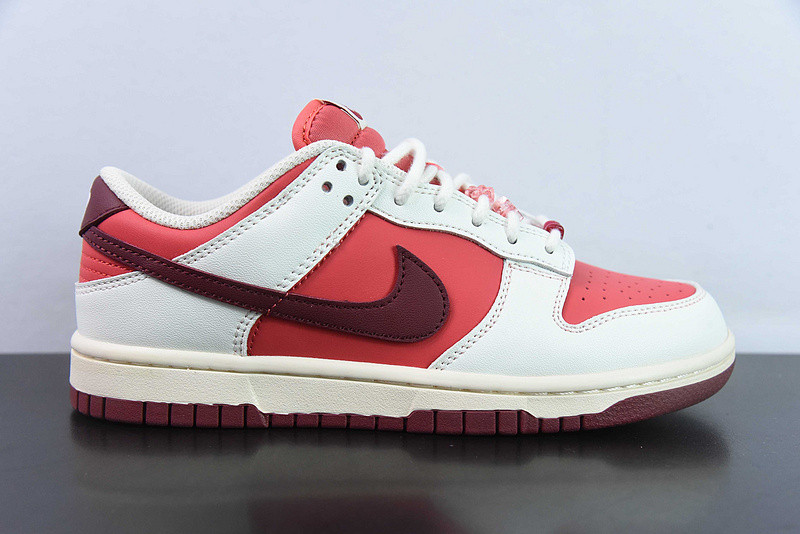 Nike Dunk Low Valentine