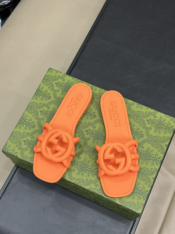 G*u*i sandals