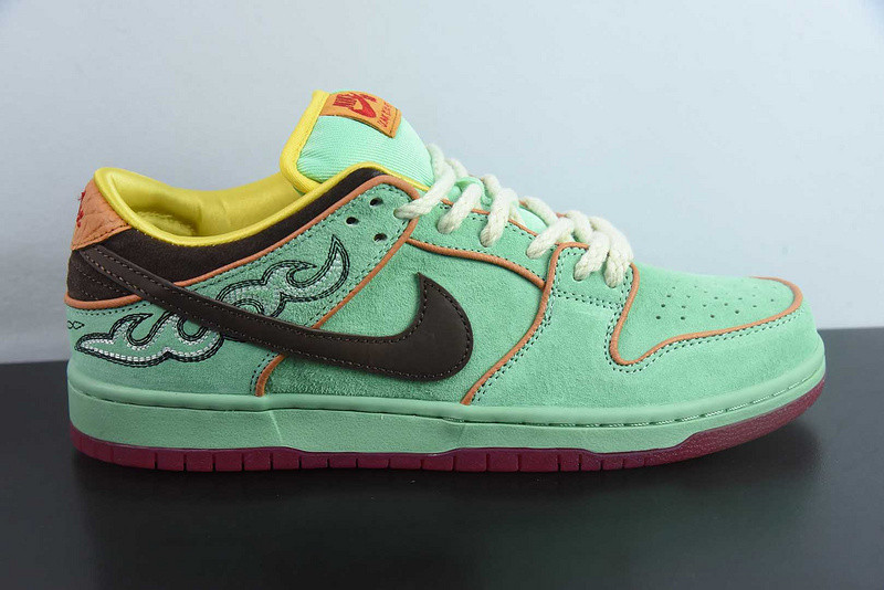 Nike SB Dunk Low