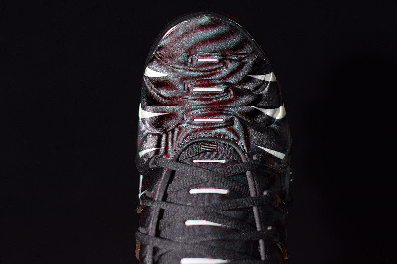 NIKE AIR VAPORMAX PLUS SHARK AQ8632-001