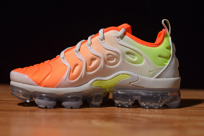 NIKE AIR VAPORMAX PLUS "BARELY GREY" (W) AO4550-003