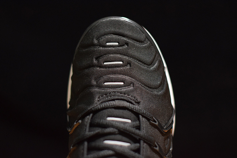 NIKE AIR VAPORMAX PLUS TRIPLE BLACK 924453-004