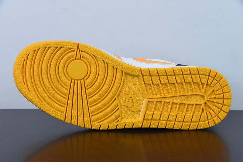 Air Jordan 1 Low “Taxi” 553558-701