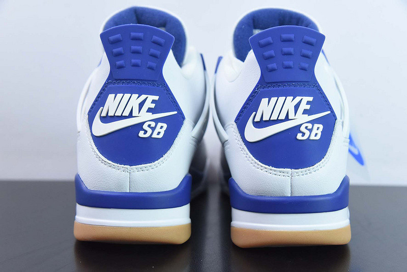 NIKE SB X AIR JORDAN 4 RETRO