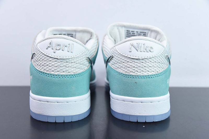Nike SB Dunk Low FD2562-400