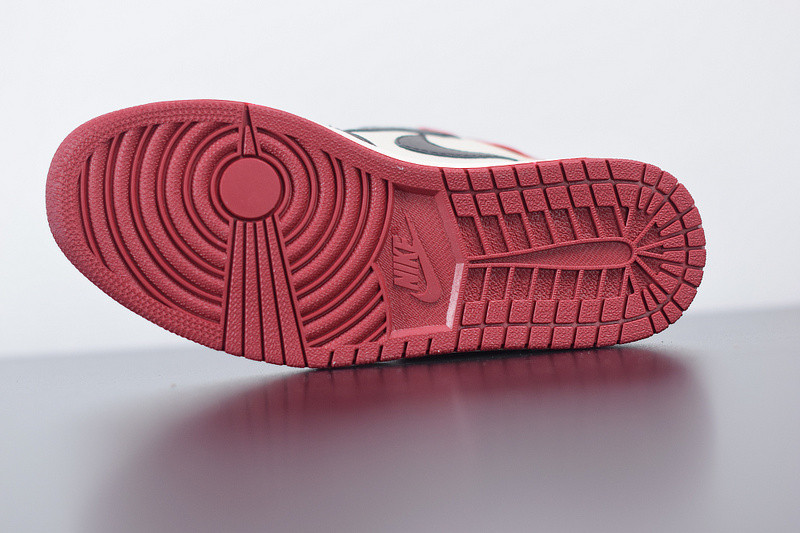 AIR JORDAN 1 RETRO HIGH OG "BRED TOE" 555088-610