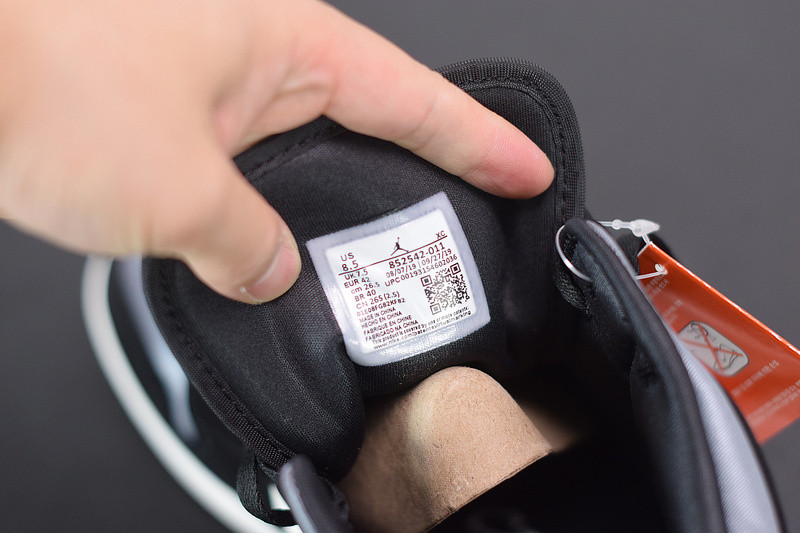 AIR JORDAN 1 MID SATIN GREY TOE 852542-011