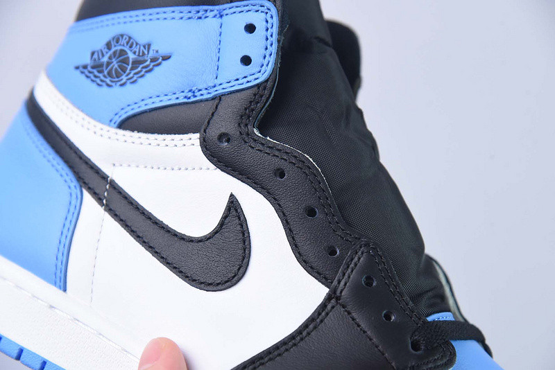 AIR JORDAN 1 HIGH OG “UNIVERSITY BLUE” DZ5485-400