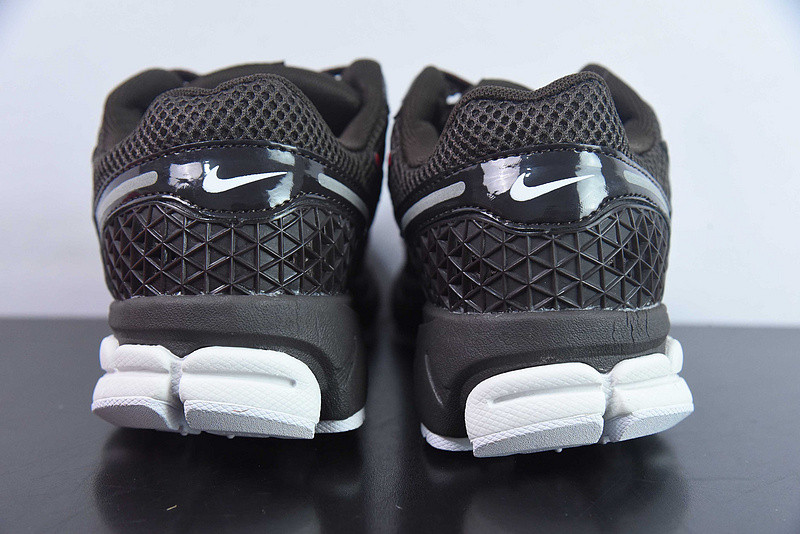 Nike Air Zoom Vomero 5